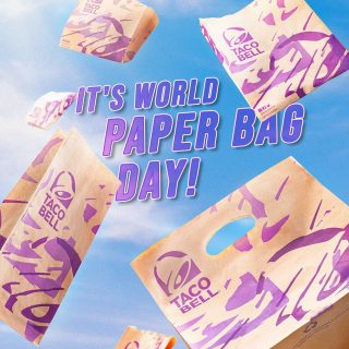 Hari ini MinBell mau appreciation post for our humble paper bags yang selalu melindungi menu favorit Taco Bell lo. ☺️ Because caring for our environment is never a bad thing! 💜⁠
⁠
Mumpung masih hari Selasa, sekalian tes fokus dulu kali yaa. Coba liat ada berapa tipe paper bag Taco Bell dari foto di atas? 👀⁠
⁠
#WaktunyaTacoBell #TacoBellIndonesia	⁠
.⁠
.⁠
.⁠
#tacobell #tacobelljakarta #taco #tacojakarta #paperbagday #wordpaperbagdday #drivethru #takeaway #foodie #grabfoodjakarta #gofoodjakarta #deliveryorder #deliveryfood #gofoodpartner #grabfoodpartner #restojakarta #restojaksel #restojakbar #restojakut #kulinerjakarta #kulinerjakbar #kulinerjakut #kulinerjaksel #visitjakarta #jktfood #jakartafooddestination #rekomendasikuliner